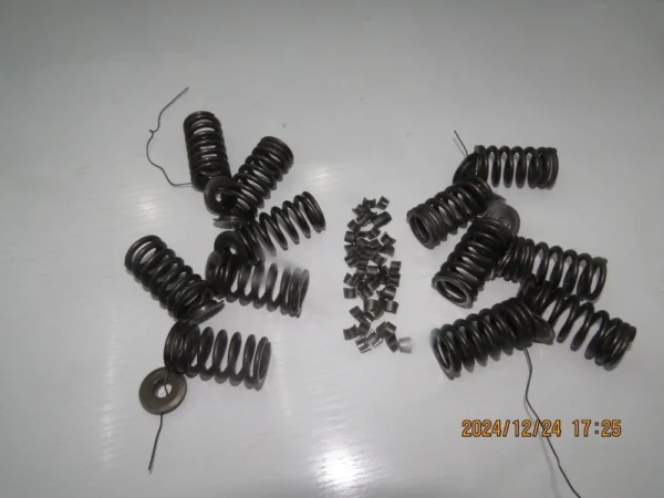 valve lock clip